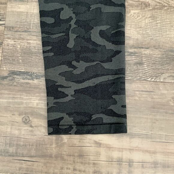 Soulcycle Black Gray Camo Print Leggings Size M - Picture 2 of 6